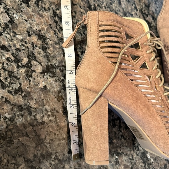 XOXO taupe bedelia peep toe bootie NIB 8.5 - Picture 6 of 11